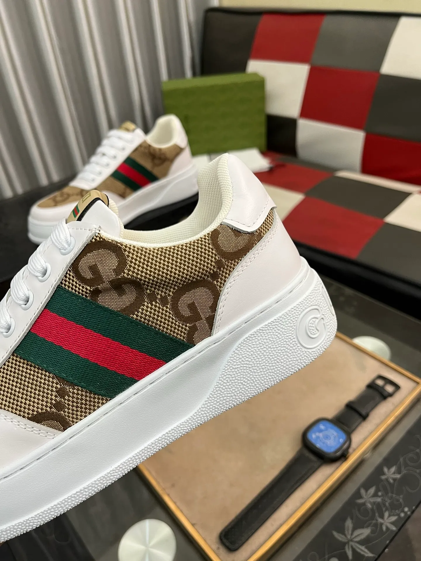 Men's shoes💰420⌚️⌚️[GUCCI] Gucci men's casual shoes are absolutely popular🔥The ultimate matching item for trendy men! The charm of super texture is unstoppable. This is the main recommendation. The upper is made of high-quality cowhide, with pig lining feet and wear-resistant rubber sole. It is noble and elegant! Extremely comfortable🎁🎁You can be as handsome as you want💪 Size 38-44! 3️⃣colors available